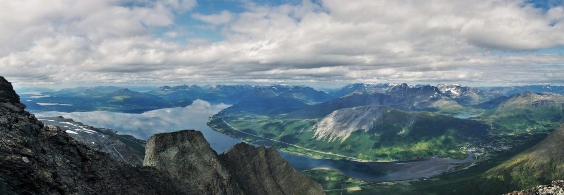 Utsikt over Balsfjorden med Nordkjosbotn nede til høyre